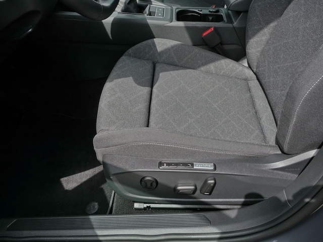 Volkswagen Golf Life Variant