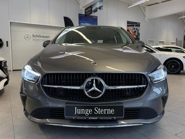 Mercedes-Benz B 220 4MATIC Progressive Sedan