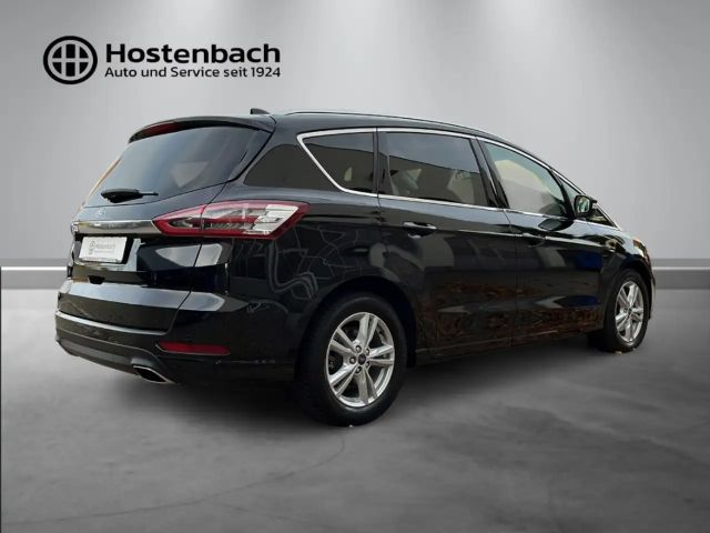 Ford S-Max Titanium