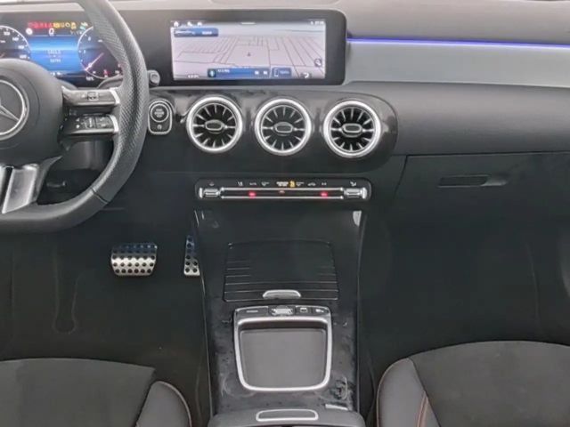 Mercedes-Benz A 200 A 200 d AMG Line