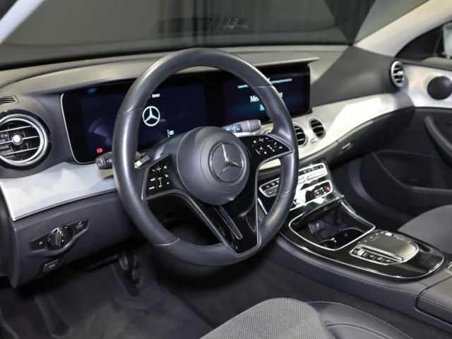 Mercedes-Benz E 220 AVANTGARDE E 220 d Sedan