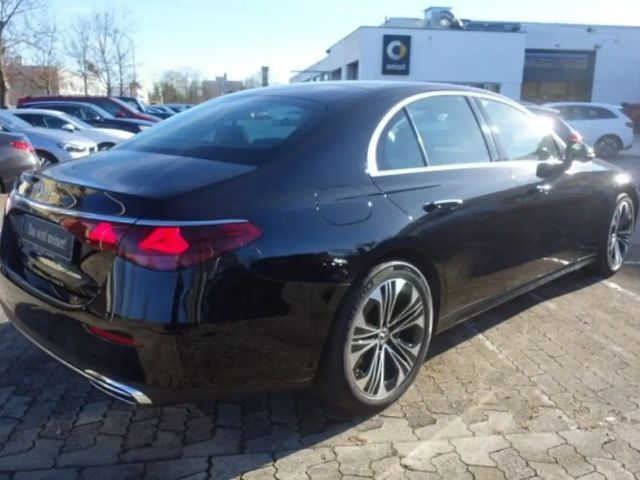 Mercedes-Benz E 220 AVANTGARDE E 220 d Sedan