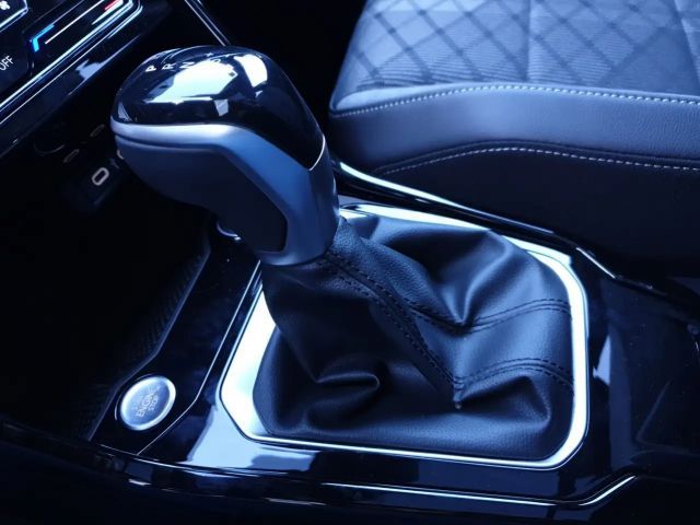 Volkswagen T-Roc 1.5 eTSI DSG R-Line