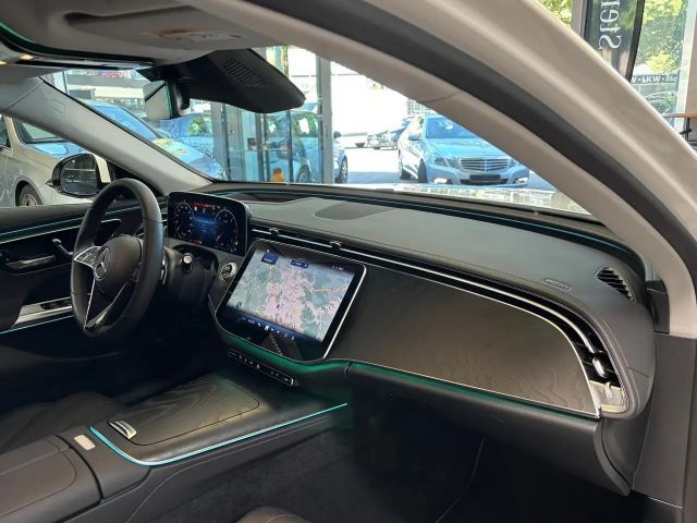 Mercedes-Benz E 220 AVANTGARDE E 220 d Estate