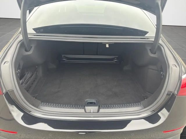 Mercedes-Benz E 200 AMG Line Sedan