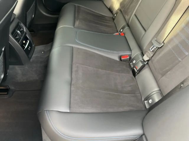 BMW 318 318i M-Sport Sedan