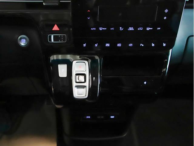 Hyundai Staria Signature