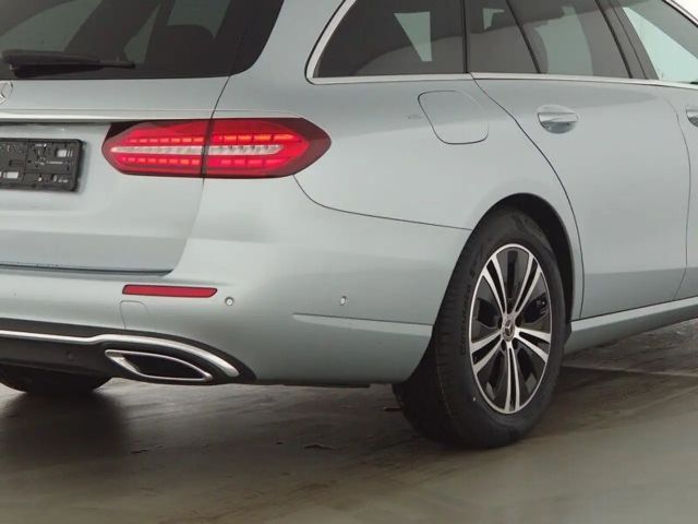 Mercedes-Benz E 200 E 200 d