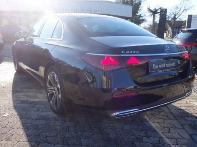 Mercedes-Benz E 220 AVANTGARDE E 220 d Sedan