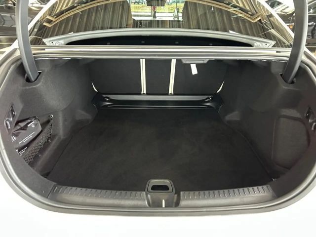 Mercedes-Benz E 200 AMG Line Sedan