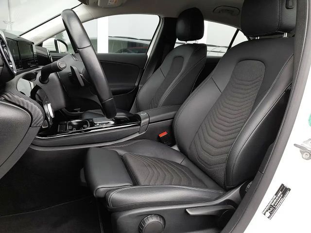 Mercedes-Benz A 250 A 250 e