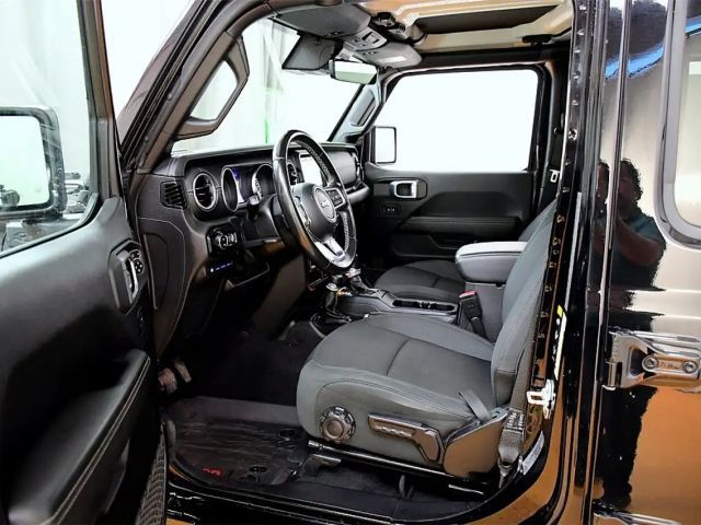 Jeep Wrangler Sahara