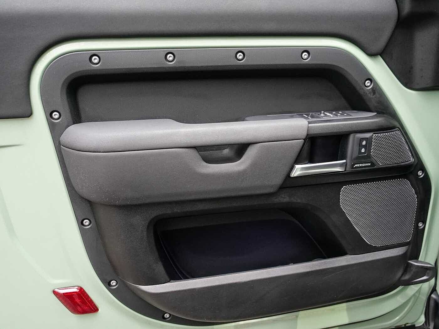 Land Rover Defender 90