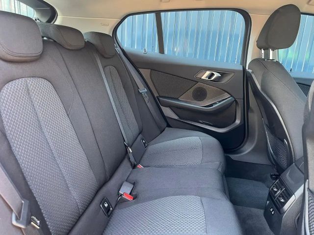 BMW 118 118i 5-deurs Sedan