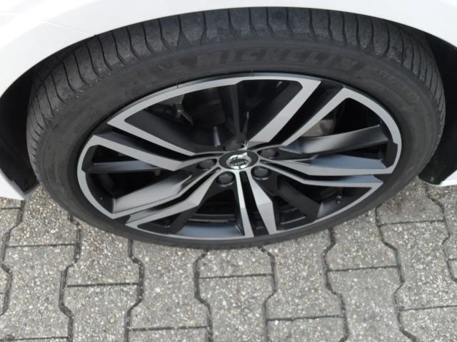 Volvo V60 AWD R-Design T8