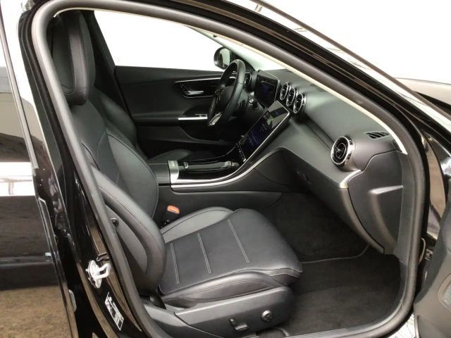 Mercedes-Benz C 200 AVANTGARDE Sedan