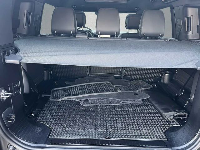 Land Rover Defender 110 D300 Dynamic HSE