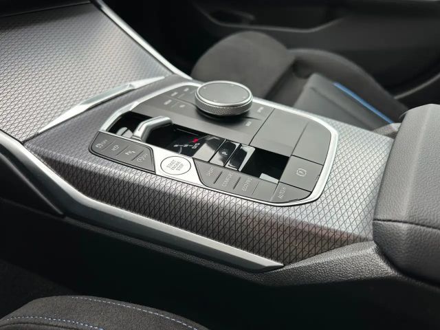 BMW 320 320i M-Sport Sedan xDrive