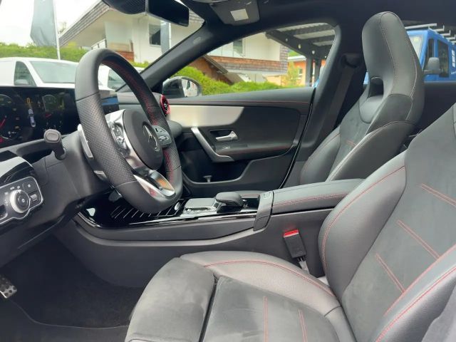 Mercedes-Benz CLA 200 AMG Line Coupé