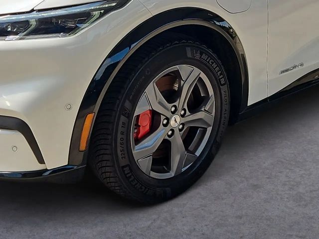 Ford Mustang Mach-E AWD Standard range