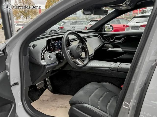 Mercedes-Benz E 200 AMG Line Sedan