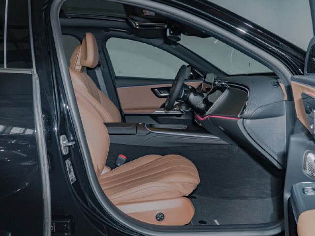 Mercedes-Benz E 200 Sedan