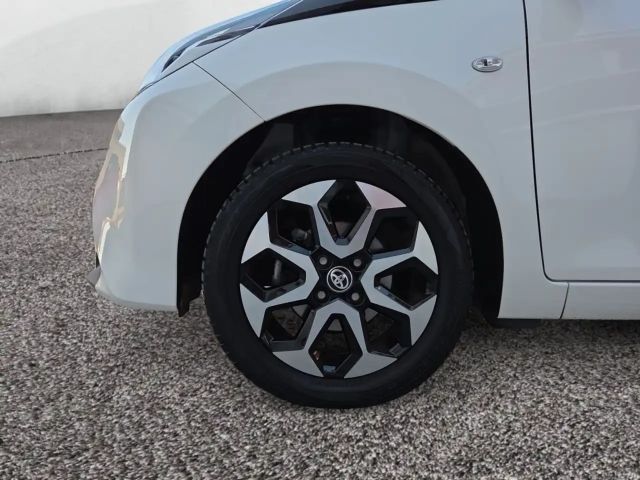 Toyota Aygo X Play Team D