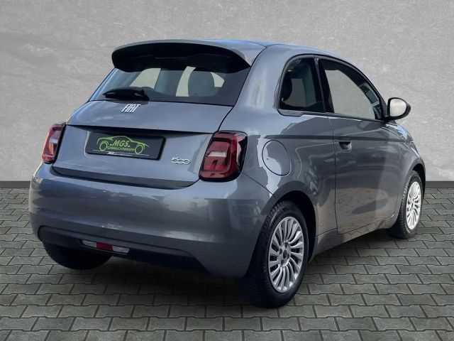 Fiat 500e Action