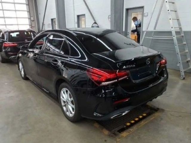 Mercedes-Benz A 250 A 250 e AMG Line