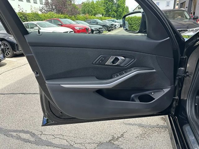 BMW 330 330e Sedan