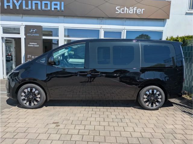 Hyundai Staria Signature
