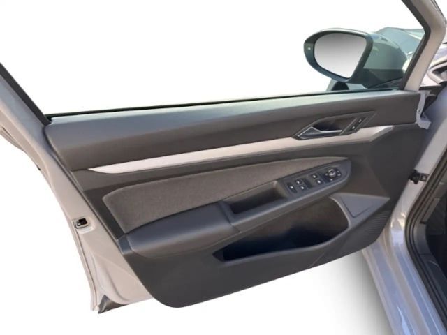 Volkswagen Golf Life Variant