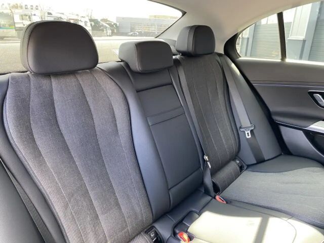 Mercedes-Benz E 200 AVANTGARDE Sedan