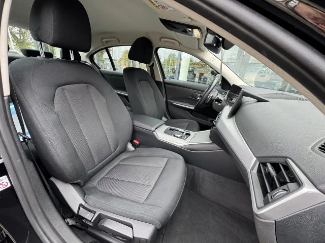 BMW 330 330i Sedan xDrive