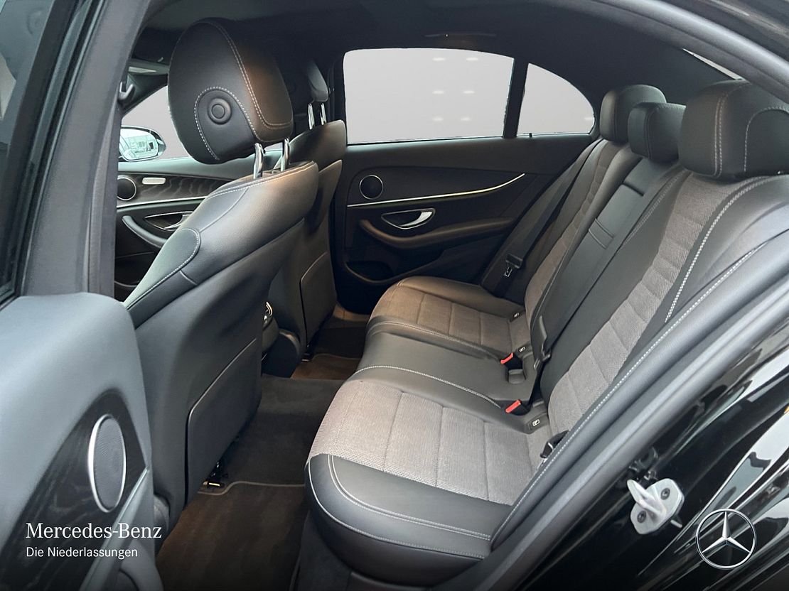 Mercedes-Benz E 200 4MATIC Sedan