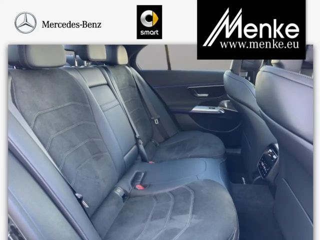 Mercedes-Benz E 220 AMG Line E 220 d Sedan