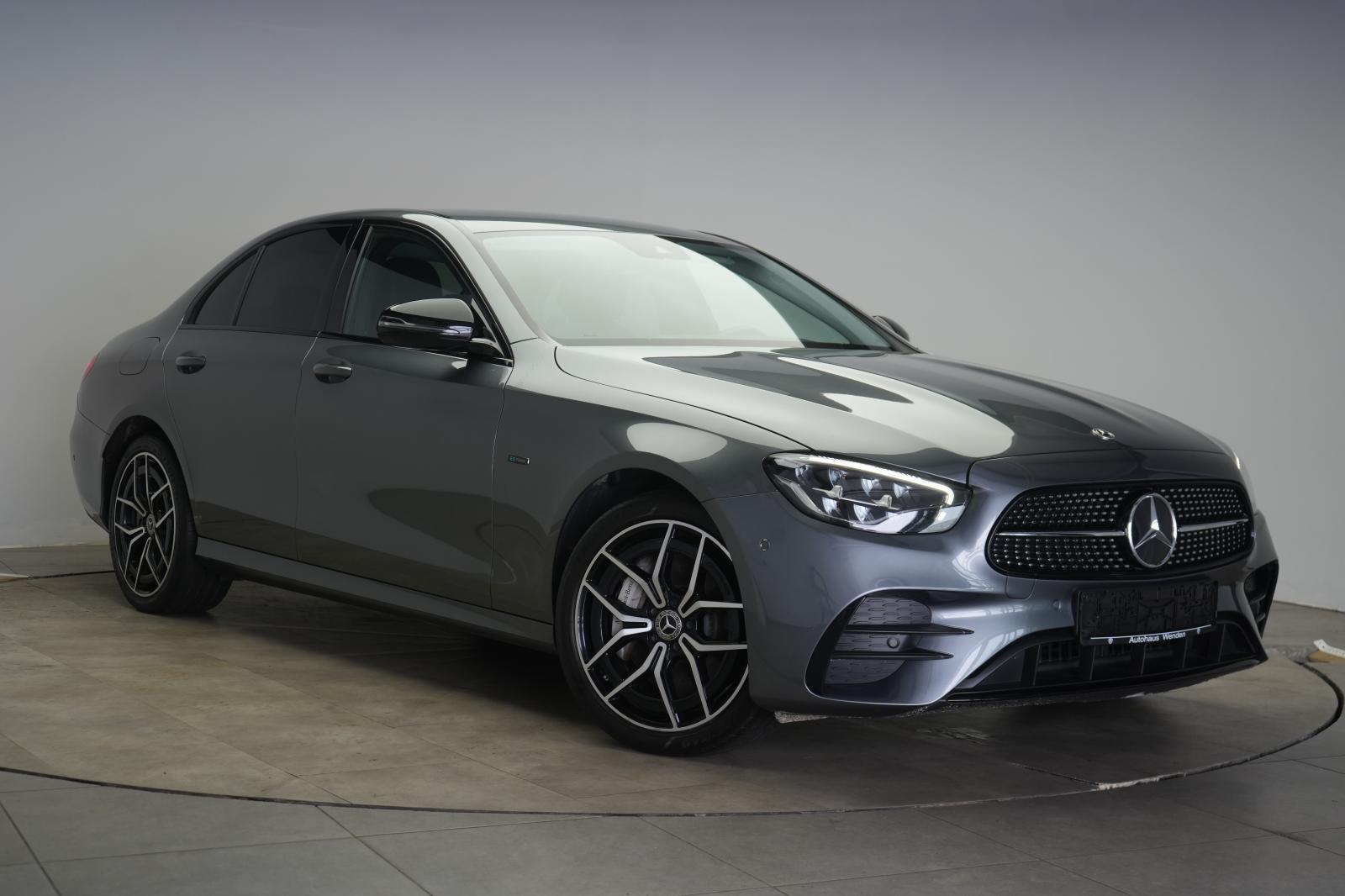 Mercedes-Benz E 300 AMG Line E 300 e Sedan