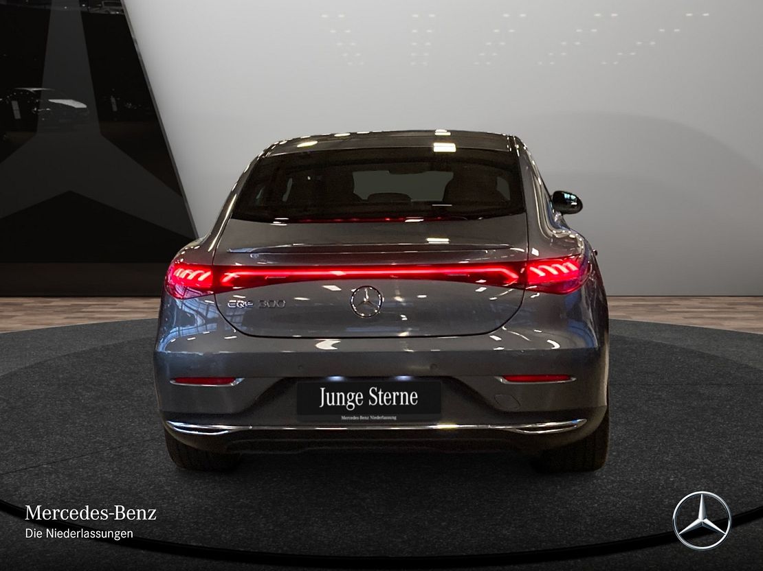 Mercedes-Benz EQE 300 Sedan