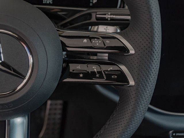 Mercedes-Benz E 200 4MATIC Sedan