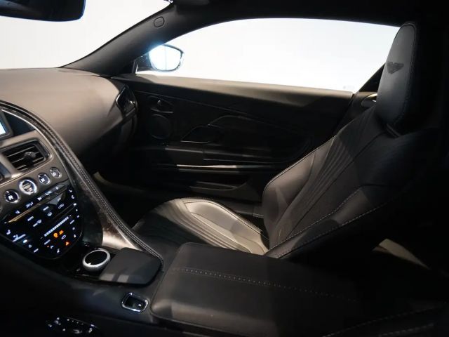 Aston Martin DB11 V8