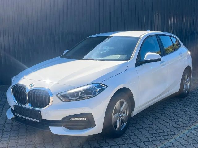 BMW 118 118i 5-deurs Sedan