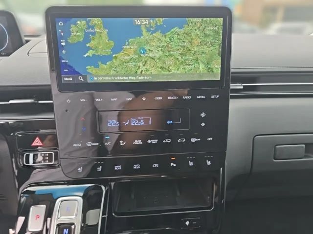 Hyundai Staria Signature