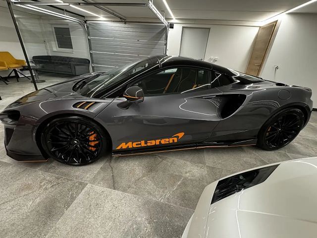 McLaren Artura Spider