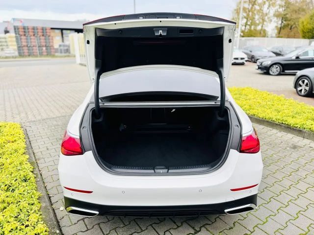 Mercedes-Benz E 220 AMG Line E 220 d Sedan