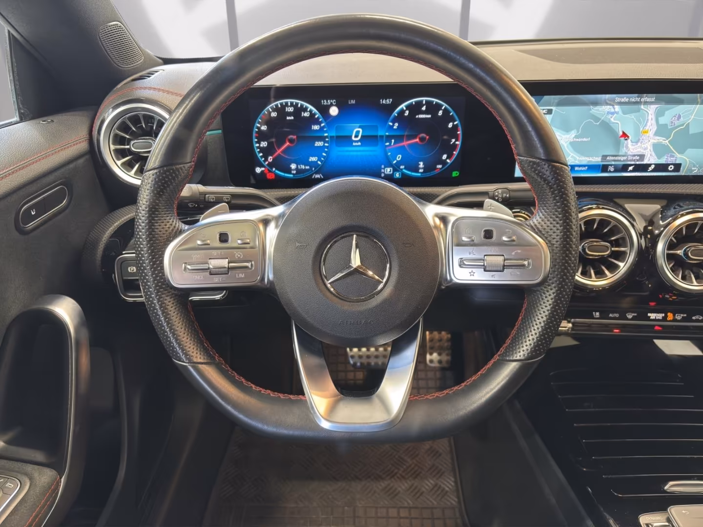 Mercedes-Benz CLA 200 AMG Line