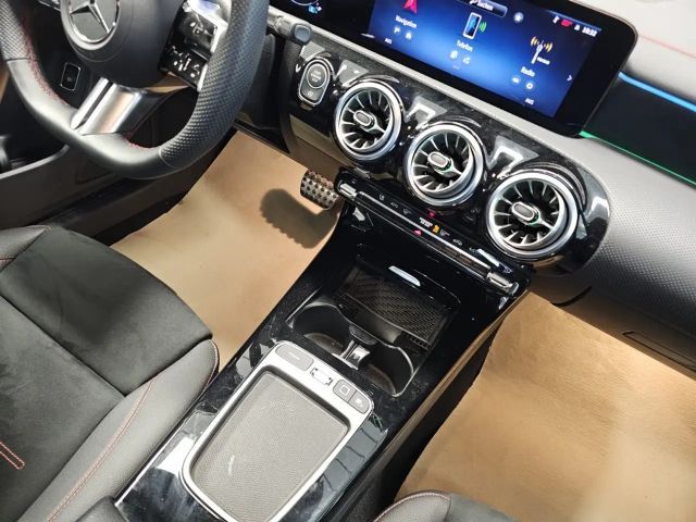 Mercedes-Benz CLA 180 AMG Line