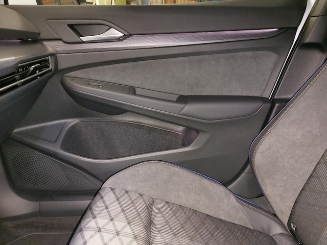 Volkswagen Golf 1.5 eTSI DSG R-Line