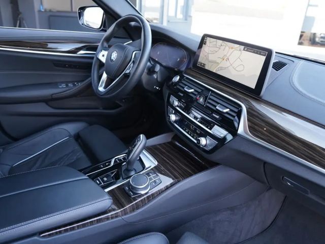 BMW 540 540i Luxury Line Sedan xDrive