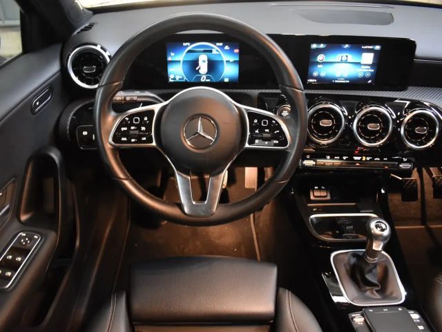 Mercedes-Benz A 180 A 180 d