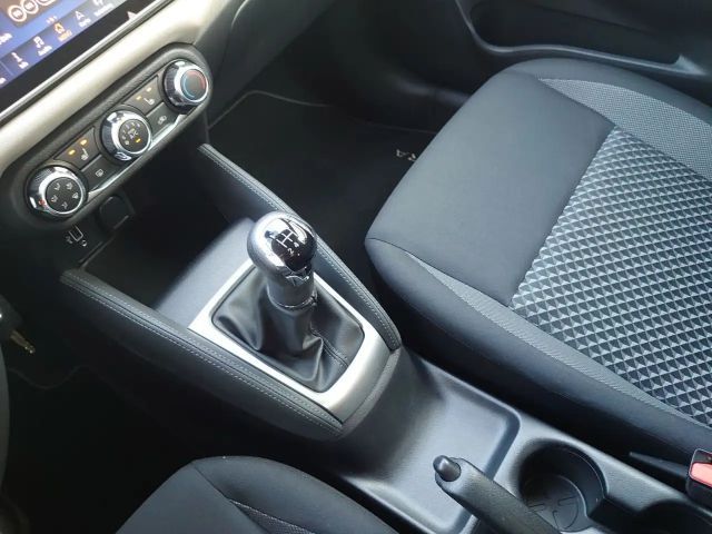 Nissan Micra 1,0 Kiiro / Sitzheizung & Navi